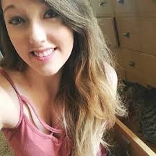 Elizabeth Isler's Instagram, Twitter & Facebook