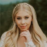 Julie Martini's Instagram, Twitter & Facebook