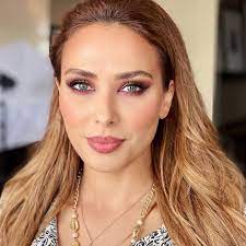 Sa aveti un craciun fericit,…. Iulia Vantur On Instagram This Was A Lovely Experience More Coming Soon Repost Andramanea Backstage With Beautiful Vanturiulia Iuliavantur