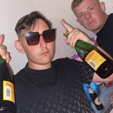 Listen to Discovery Channel Remix by Ridgey🏴󠁧󠁢󠁳󠁣󠁴󠁿 in Svär? playlist  online for free