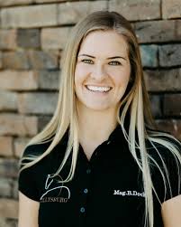 📣🤗 Zeit für die nächste Vorstellungsrunde: Mag. Barbara Dock gehört seit  2018 zum Assistenztierärztinnenteam unserer Klinik, nachdem sie ihr Studium  in Wien abgeschlossen hat 🎓 und mehrere Praktika in bekannten Kliniken  absolviert