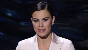 Il nuovo look fa già tendenza, cosa ha fatto ai capelli | foto. Detto Fatto La Rivelazione Di Bianca Guaccero Su Bugo