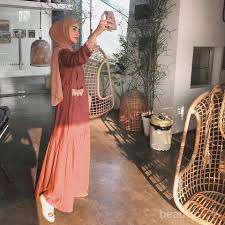 Artis dan pemain sinetron citra kirana meluncurkan koleksi hijab berkolaborasi dengan elzatta. Inspirasi Gaya Citra Kirana Semakin Elegan Dan Berkelas Dengan Hijab