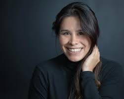 Grateful for the hep setting up #broncolorlighting from  @photography.dolcevita #portrait #portraitphotography #portraiture #class  #studio #studioportrait #canon #canonphotography #humberphotography  #spontaneous #smile #grace