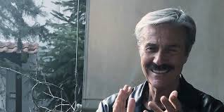 Αναφορά στο γκρέκο, με τον τάκη χρυσικάκο στο θέατρο βράχων. Sto Nosokomeio Me Korwnoio O H8opoios Takhs Xrysikakos Eixe Kanei Kai Tis 2 Doseis Toy Embolioy Zwh Iefimerida Gr