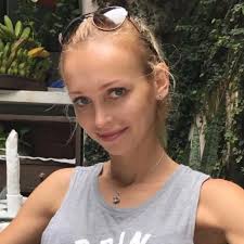 Girlfriend dumped by banker drives his top-of-the-range Mercedes into  swimming pool after he refuses to invest in her business