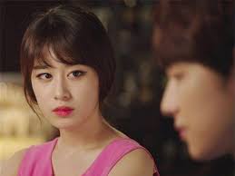 Mỗi khi chồng quan tâm, chăm sóc, tôi lại thấy rùng mình. Liệu có phải hết  yêu?