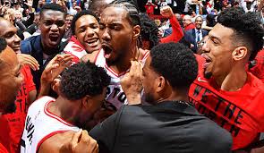 Latest on la clippers small forward kawhi leonard including news, stats, videos, highlights and more on espn Nba Playoffs Stimmen Zum Unglaublichen Buzzerbeater Von Kawhi Leonard Gegen Die Philadelphia 76ers