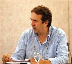Από τους σημαντικότερους έλληνες ποιητές, τιμήθηκε με νόμπελ λογοτεχνίας το 1963. O Giwrgos Karanikas Neos Proedros Ths Esee Pena Press