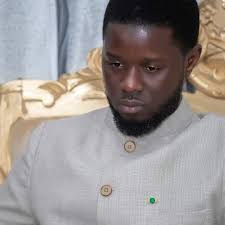 Ndéye Ngoné Dieng, alias Linguere Saliou, commerçante et organisatrice de  tontines en ligne très suivie sur TikTok, a été placée sous mandat de dépôt  par le procureur de Pikine-Guédiawaye pour abus de