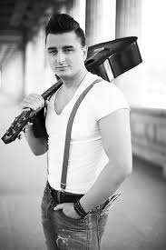Andreas gabalier is an austrian folk singer. Andreas Gabalier Rundel