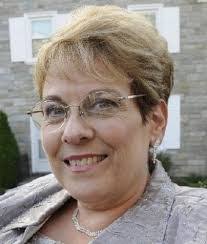 Donna Archambault's Instagram, Twitter & Facebook