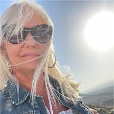 The countdown to the Lakeside HOF closure is underway and a sad day for the  staff and customers of this wonderful store.