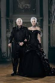 Entdecke ein fantastisches schwarzes brautkleid, dein perfektes gothic hochzeitskleid und atemberaubende viktorianische brautmode und accessoires in detailverliebt verspielten, oppulenten. Pin On Steampunk