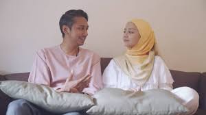 Gosip terbabit dikuatkan lagi apabila pasangan ini hadir buat pertama kalinya di hadapan umum sewaktu majlis resepsi. Macam Dia Je Ada Suami Netizen Mula Meluat Kemesraan Bersemut Mira Filzah Dan Suami The Malaya Post