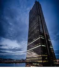 Analysis of Asymmetric Linkage Between Financial Risk and Economic Risk in  Nigeria: Application of Quantile Regression Approach