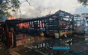 Sehingga sekarang 36 ketua keluarga setuju berpindah ke ppr tersebut dan 31. Bernama Rumah Setinggan Terbakar 13 Keluarga Hilang Tempat Berteduh