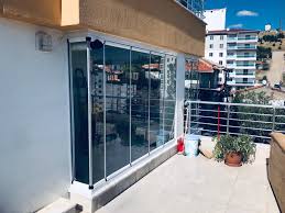 Cam filmleri ile şeffaf camlara sonradan reflekte özellik kazandırılabilir. Fume Rengi Cam Balkon Fiyatlari