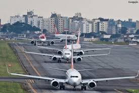 O policial militar que foi preso após fazer refém uma funcionária da empresa aérea gol no aeroporto internacional de cumbica, em guarulhos, na região metropolitana de são paulo. Aeroporto De Guarulhos Sp Recebe Mais De 2 8 Milhoes De Passageiros No Mes De Marco Agencia Transporta Brasil