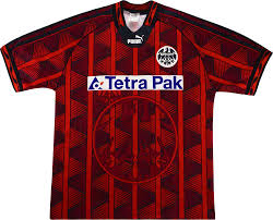 It has a big ground where players do practice. 1995 96 Eintracht Frankfurt Home Shirt Excellent M Classic Retro Vintage Football Shirts