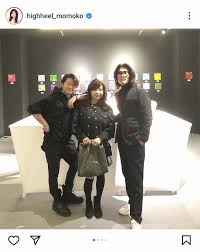 ハイヒール・モモコ 大物ミュージシャンと「久々に会えました」2ショット 仲良しアーティストの個展で― スポニチ Sponichi Annex 芸能