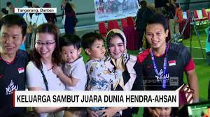 Marin hoxha x annie sollange. Kado Spesial Ulang Tahun Dari Istri Anak Untuk Juara Dunia Hendra Ahsan Youtube