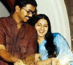 Actor Vijay Family Photos With Wife Sangeetha And Their Childrens Photos He began his career as a supporting actor in a telugu film before gaining critical recognition. actor vijay family photos with wife