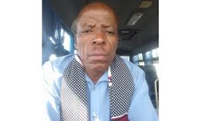 Man in hof na klein Amé (Vyf) in ongeluk sterf