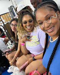 تفريغ الصورة: @theshiggyshow كان في وضع العم تيو بالكامل! @kimkommas  @kuw_mandylee ballin4peace