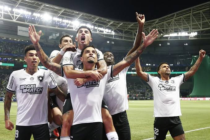 Fora dos planos para 2025, volante se despede do Botafogo: ‘ficará marcado na minha vida’