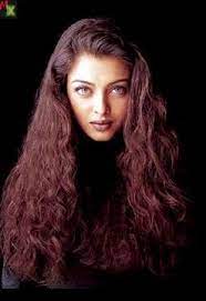 Aishwarya Rai Looks Amazing With Curly Red Hair Red Curly Hair Aishwarya Rai Girls With Red Hair