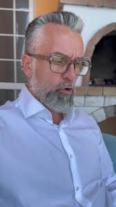 “Linked: How Everything Is Connected to Everything Else and What It Means  for Business, Science, and Everyday Life”, Albert-Laszlo Barabasi