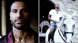 Coming up through the youth ranks, quaresma and ronaldo played together until 2003. News Im Video Neuer Klub Prasentiert Sturmer Quaresma Als Protzigen Konig Stern De