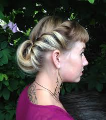 For a truly authentic experience, you can use these too, or cheat like us and use a curling iron. Roxiejanehunt Diy Pin Up Girl Hairstyle