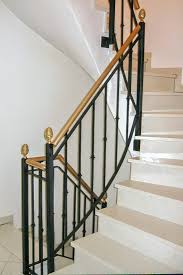 Ihre immobilie ist durch eine offenen gestaltung gekennzeichnet, welche nicht von einem präsenten geländer unterbrochen werden soll? Treppengelander Fur Densicheren Ausblick Dasch Metalldesign Ideen Und Losungen Aus Metall