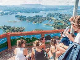 El ministerio de hacienda dio a conocer el proyecto de decreto con el que espera reglamentar la devolución del iva (impuesto de valor agregado o impuesto sobre las ventas) a los turistas extranjeros. Nuevo Sistema De Devolucion De Iva Para Turistas Extranjeros En Colombia Economia Portafolio