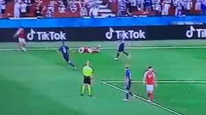 In the last minutes of the first half the player suddenly fell on. N Hcjwxofnty5m