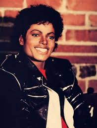 Michael devient l'album le plus vendu de l'année et s'écoule par millions d'exemplaires. Thread By Sarafnd77 A L Occasion De Son 62eme Anniversaire Voici Un Thread Complet Sur Michael