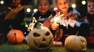Halloween Party Kindgerechte Deko Tipps Grusel Rezepte Und Spielideen In 2020 Spiele Kinder Halloween Halloween Feiern Halloween Spiele