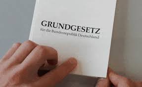 Ob das gehe, werde die erneute diskussion um die unterhaltsreform nach. 70 Jahre Grundgesetz Das Bedeutet Das Grundgesetz Fur Menschen In Der Region Teil Funf Schutz Von Ehe Und Familie Sudkurier Online