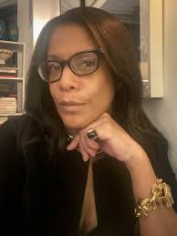 The Newspaper Journalist Who Fell in Love with Fine Vintage Jewelry:  Particulieres' Shelly Branch — The Flair Index