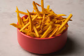 Keripik Talas Terbuat Dari Talas Yang Dicincang Panjang Dibumbui Lalu Digoreng Stik Keripik Talas Dalam Mangkuk Merah Keripik Talas Makanan Indonesia Foto Stok - Unduh Gambar Sekarang - iStock