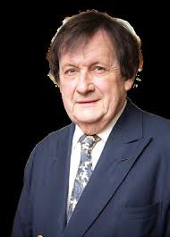 V.Alum 2022 by FacultyofLaw