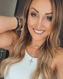 Lori Stuart's Instagram, Twitter & Facebook