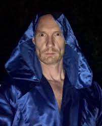 Dan Giddings is fundraising for Lives Not Knives