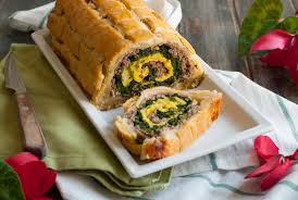 Fatevi preparare dal vostro macellaio di fiducia 800 g di carne macinata mista (vitello, manzo e maiale. Polpettone In Crosta Decorato Con Ripieno Di Frittata E Spinaci Angela Simonelli