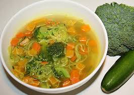 1/ vegetable beef soup 290 calories (1 serving) 1 tsp olive oil 1 garlic 1/2 onion 1/2 medium carrot 1/2 potato 4 cabbage chicken soup 310 calories (1 serving) 1 tsp olive oil 1/4 onion 4 oz boneless chicken thights 1/2 medium. 20 Weight Loss Soups Under 100 Calories