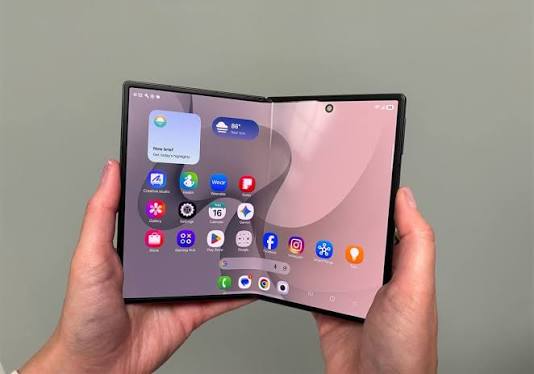 Can Samsung outmaneuver Apple's cool factor? We may soon find out | The  Blade