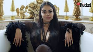 Entre las miles de críticas que reciben a diario, sobresalen las que cuestionan su falta de humildad. Roast Yourself La Segura Oiga Youtube