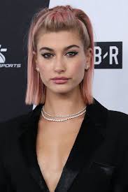 25 Celeb Inspired Hues If You Re Looking To Switch Up Your Hair Color This Summer Short Hair Styles Hailey Baldwin Hair Half Up Hair